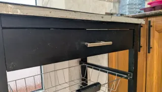 Mueble auxiliar cocina negro y metal