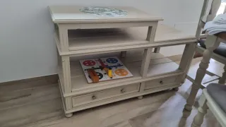 Mesa de madera masiza  de televisión
