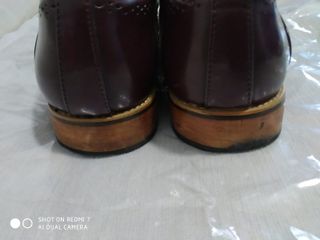 Zapatos de vestir de cuero color vino