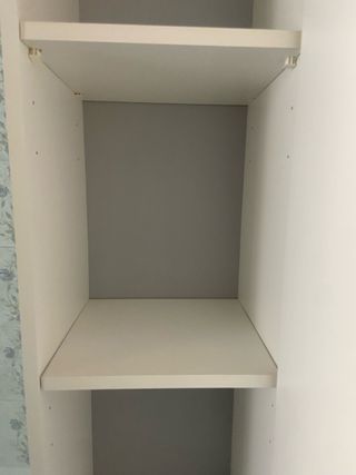 Armario estrecho blanco