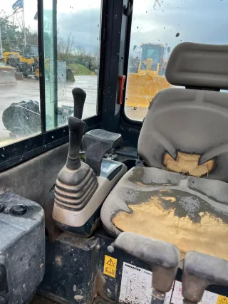 Mini excavadora Komatsu PC26MR