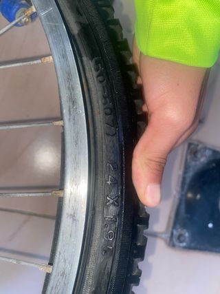 Bicicleta de montaña azul