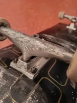 Skate Negro con ejes thunder