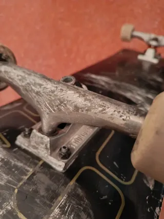 Skate Negro con ejes thunder