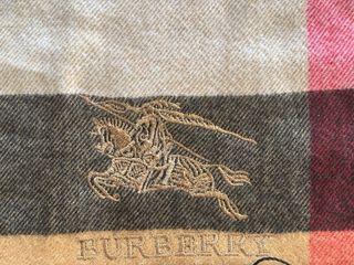 Bufanda Burberry Nova Check Beige y Roja