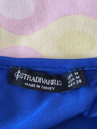 Top de tirantes azul radiactivo