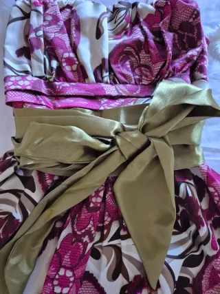 Vestido de fiesta floral con fajin