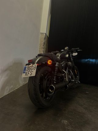 Harley-Davidson Sportster Iron 883 Negra