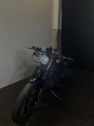 Harley-Davidson Sportster Iron 883 Negra