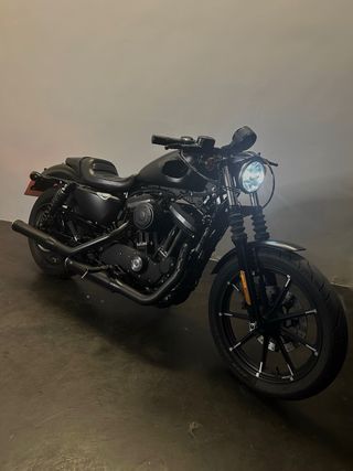 Harley-Davidson Sportster Iron 883 Negra