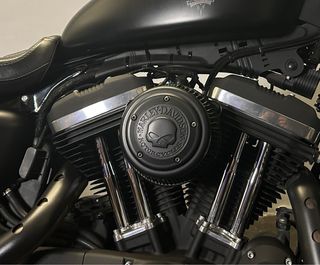Harley-Davidson Sportster Iron 883 Negra