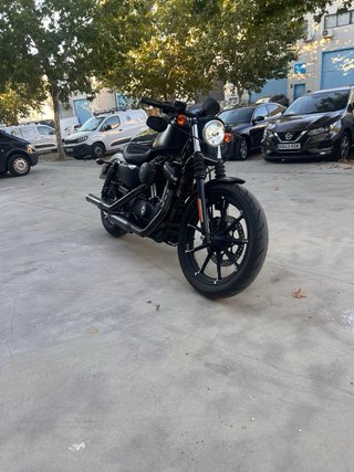 Harley-Davidson Sportster Iron 883 Negra