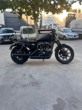 Harley-Davidson Sportster Iron 883 Negra