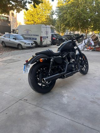 Harley-Davidson Sportster Iron 883 Negra