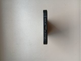 iPhone 16e Negro en estado excepcional.