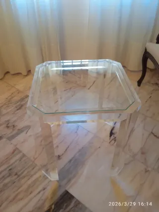 Mesa auxiliar octogonal acrílico y cristal