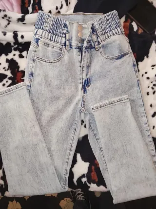 Jeans vaqueros desgastados cintura alta