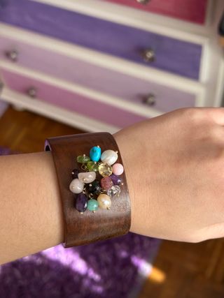 Brazalete Tous de Madera y Gemas engarzadas en Oro