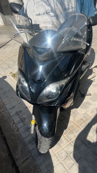 Honda Forza 250 ITV al día, llantas nuevas