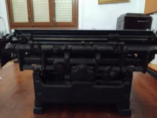 Máquina de escribir Hispano Olivetti