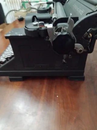 Máquina de escribir Hispano Olivetti