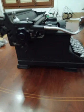 Máquina de escribir Hispano Olivetti