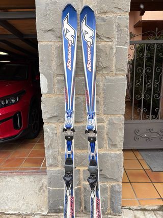 Botas de esquí Nordica Talla 27.0-2.5 y esquis 1’7