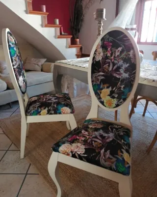 Sillas Isabelinas Blancas con Estampado Floral