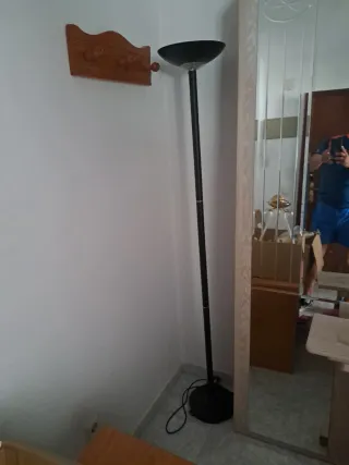 Lámpara de pie negra salón