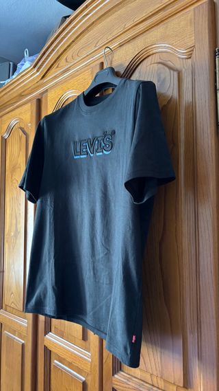 Vendo Camiseta Levi's Negra