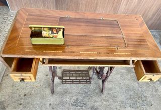 Máquina de coser Alfa con mueble