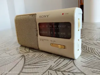 Radio Sony ICF-380 AM/FM Beige