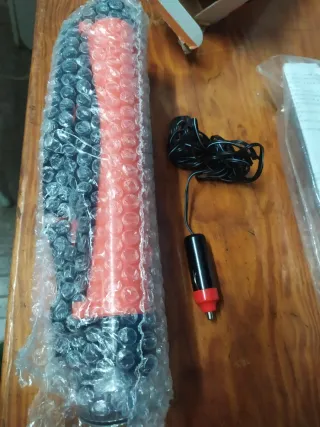 Linterna fluorescente recargable