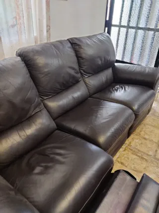 Sofá de piel marrón chocolate