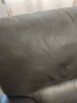 Sofá de piel marrón chocolate