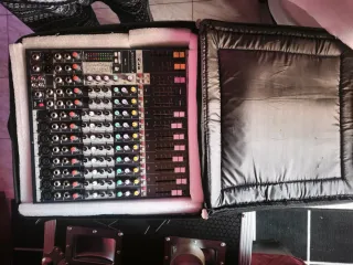 Soundcraft EFX8 a extrenar regalo maleta y MTEST1.