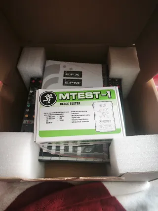 Soundcraft EFX8 a extrenar regalo maleta y MTEST1.