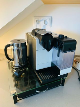 Cafetera Nespresso DeLonghi Lattissima
