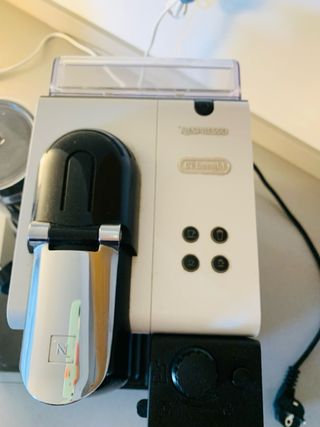 Cafetera Nespresso DeLonghi Lattissima