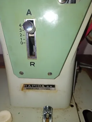 Máquina de coser eléctrica Wertheim