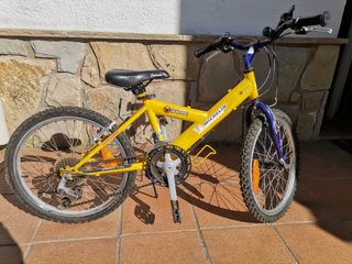 Bicicleta infantil amarilla