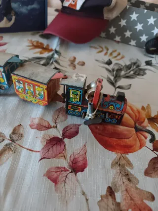 Tren de hojalata antiguo para coleccionistas