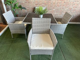 Conjunto Mesa Cuadrada + 4 Sillas de Ratan