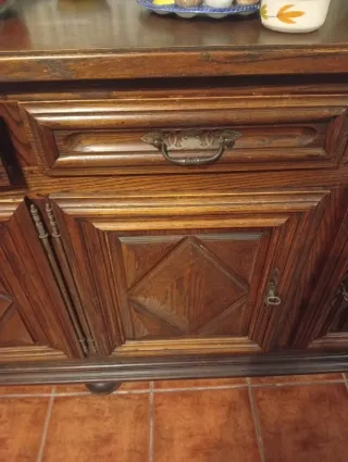 Aparador rústico de madera maciza