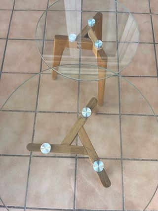 Set di due tavolini ausiliari in vetro e legno