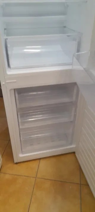 Nevera OK estrecha
