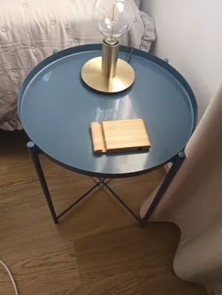 Mesita auxiliar azul