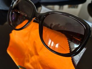Occhiali da sole Gucci neri e marroni
