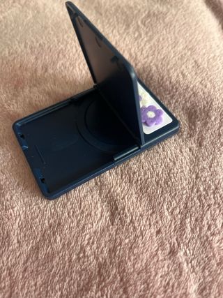 Tarjetero imán móvil flores moradas y blancas