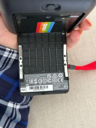 Cámara Polaroid Go Negra con Correa Roja